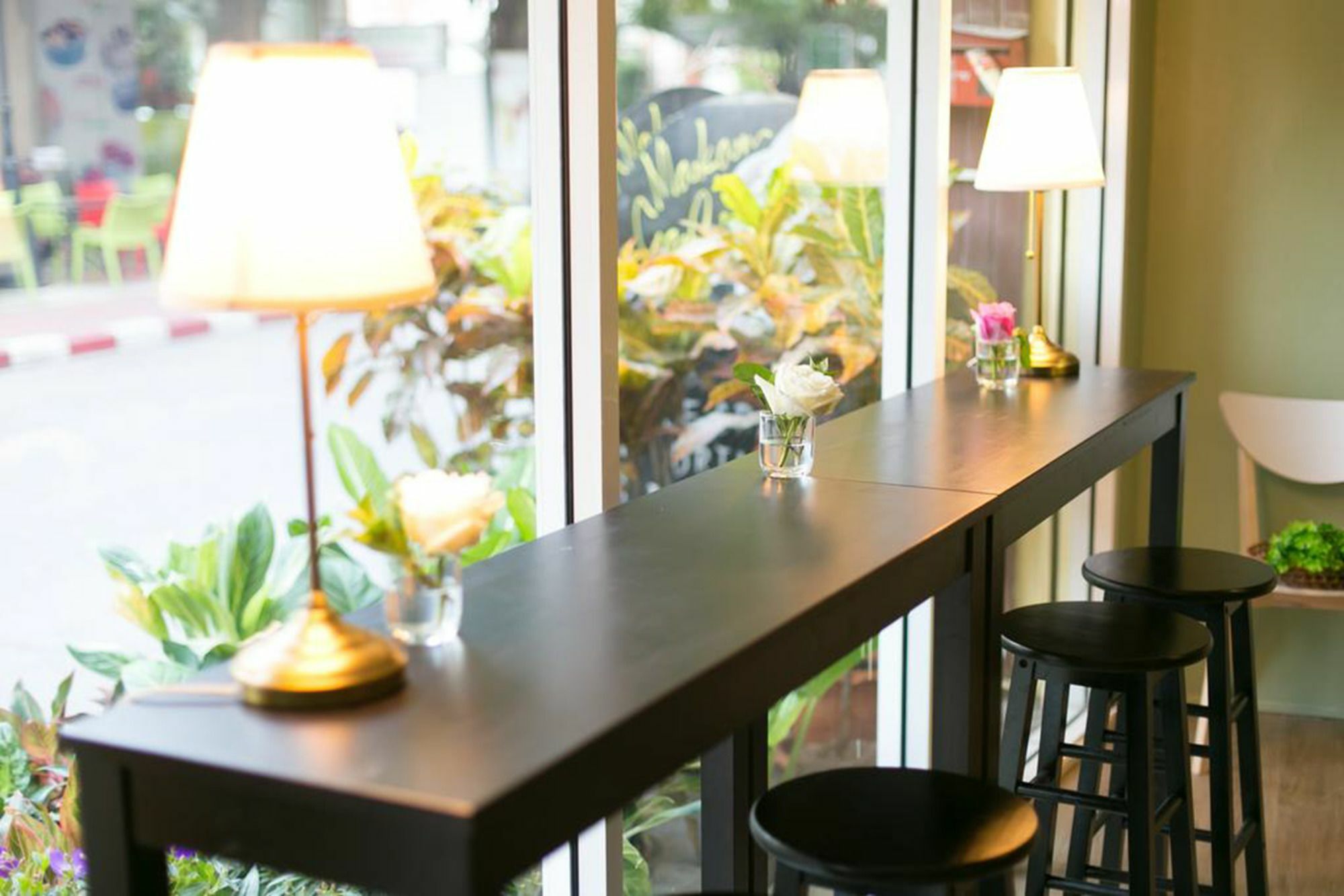Folk Poshtel Silom Bed & Breakfast Bangkok Bagian luar foto