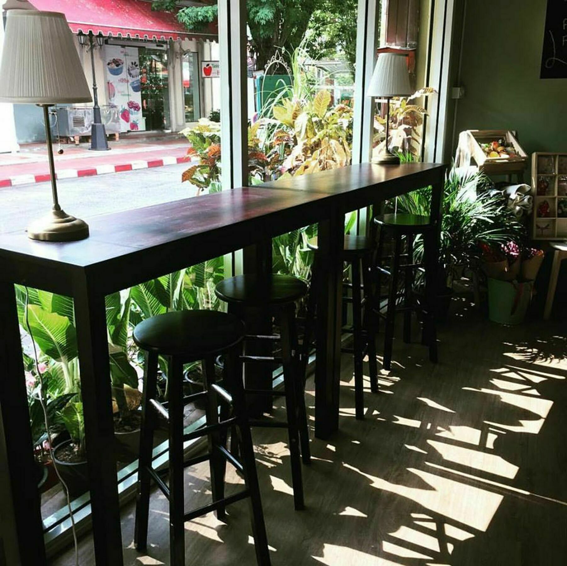 Folk Poshtel Silom Bed & Breakfast Bangkok Bagian luar foto