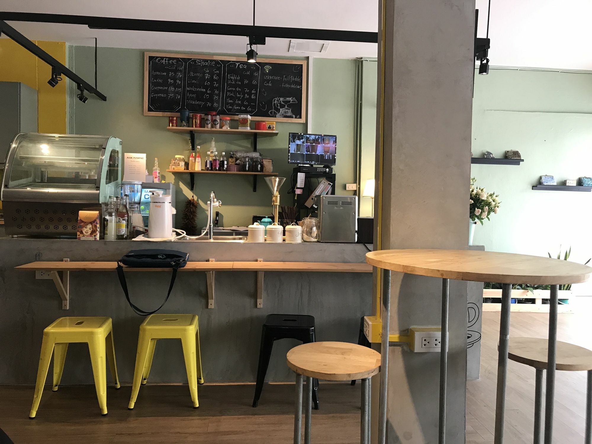 Folk Poshtel Silom Bed & Breakfast Bangkok Bagian luar foto