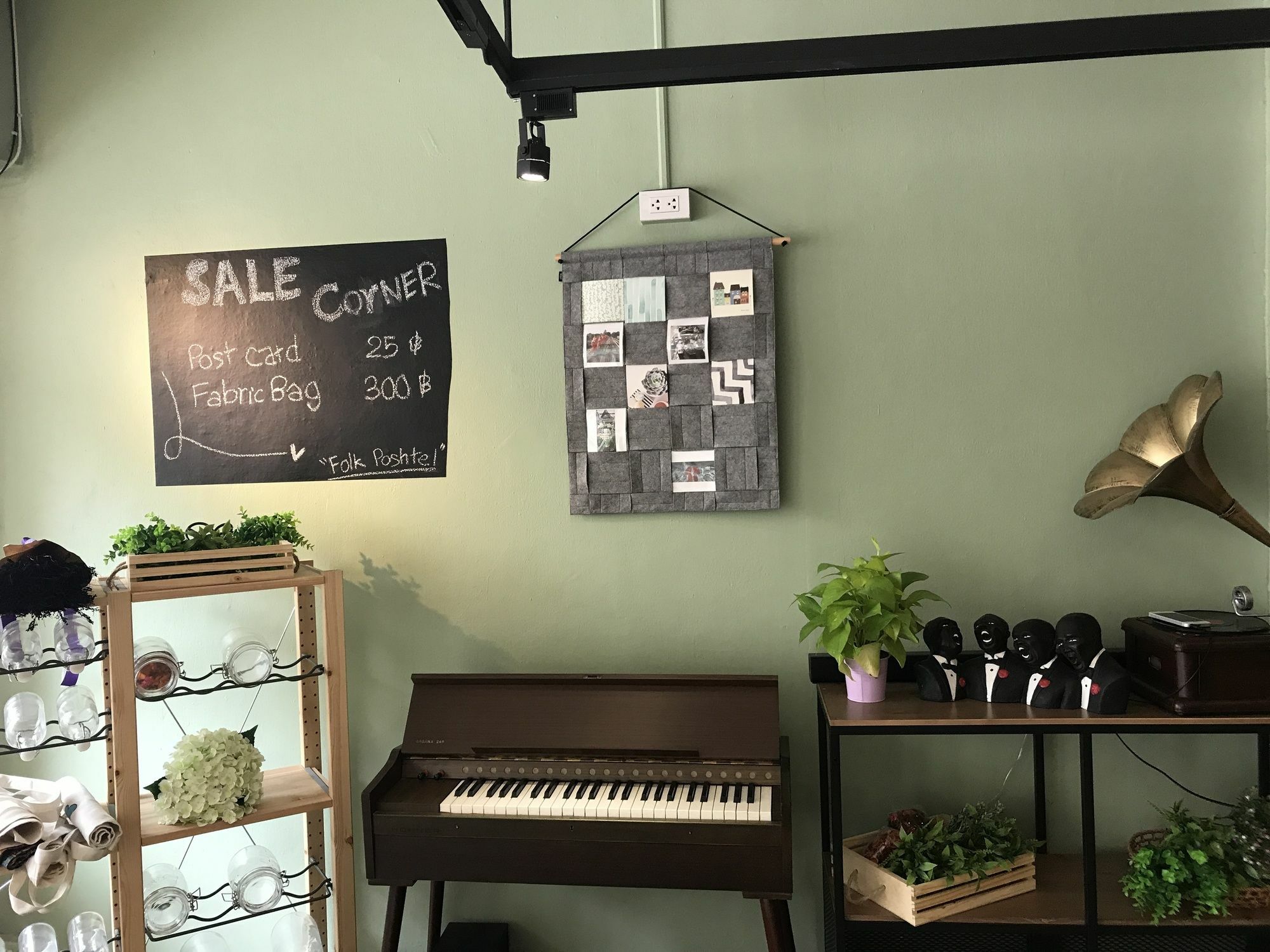 Folk Poshtel Silom Bed & Breakfast Bangkok Bagian luar foto