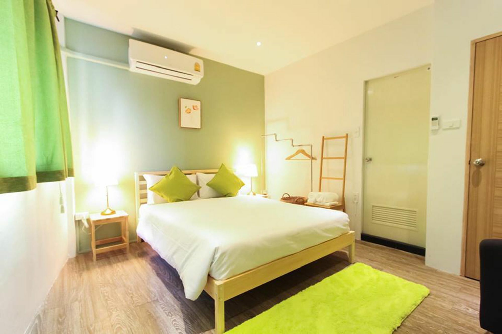 Folk Poshtel Silom Bed & Breakfast Bangkok Bagian luar foto