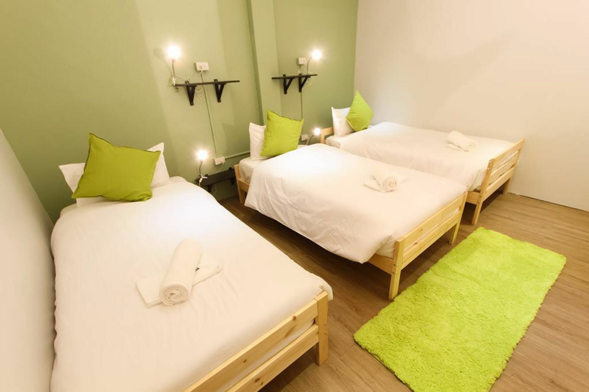 Folk Poshtel Silom Bed & Breakfast Bangkok Bagian luar foto