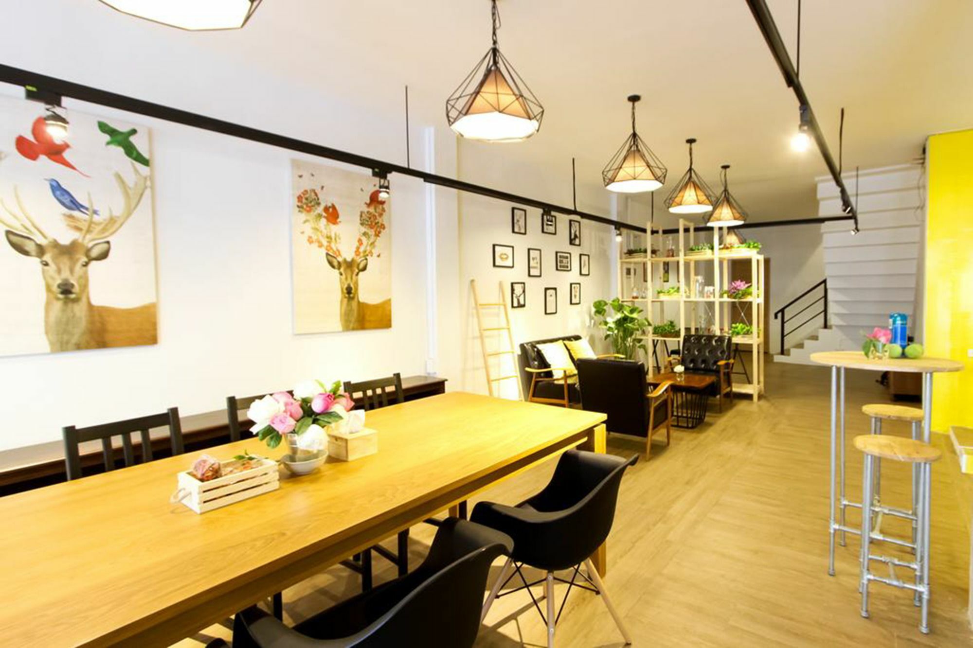 Folk Poshtel Silom Bed & Breakfast Bangkok Bagian luar foto