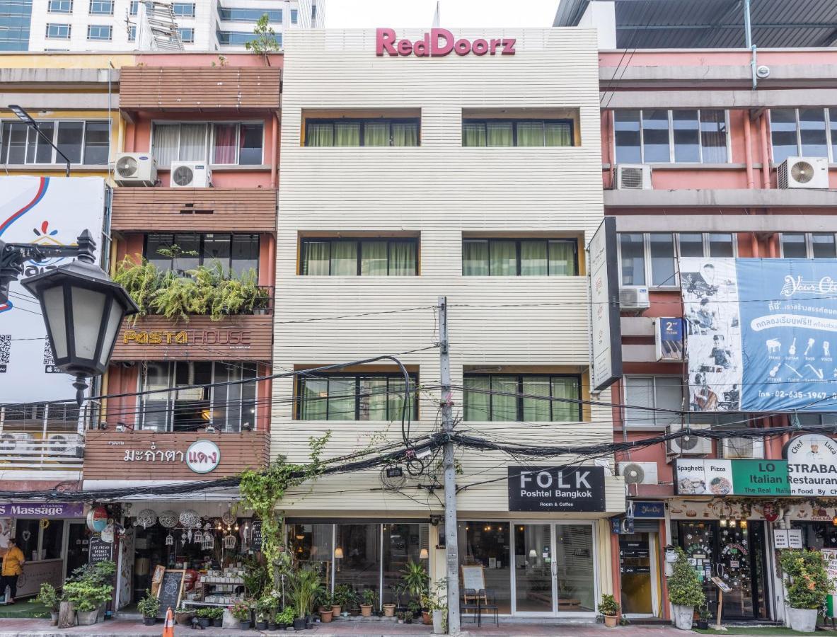 Folk Poshtel Silom Bed & Breakfast Bangkok Bagian luar foto