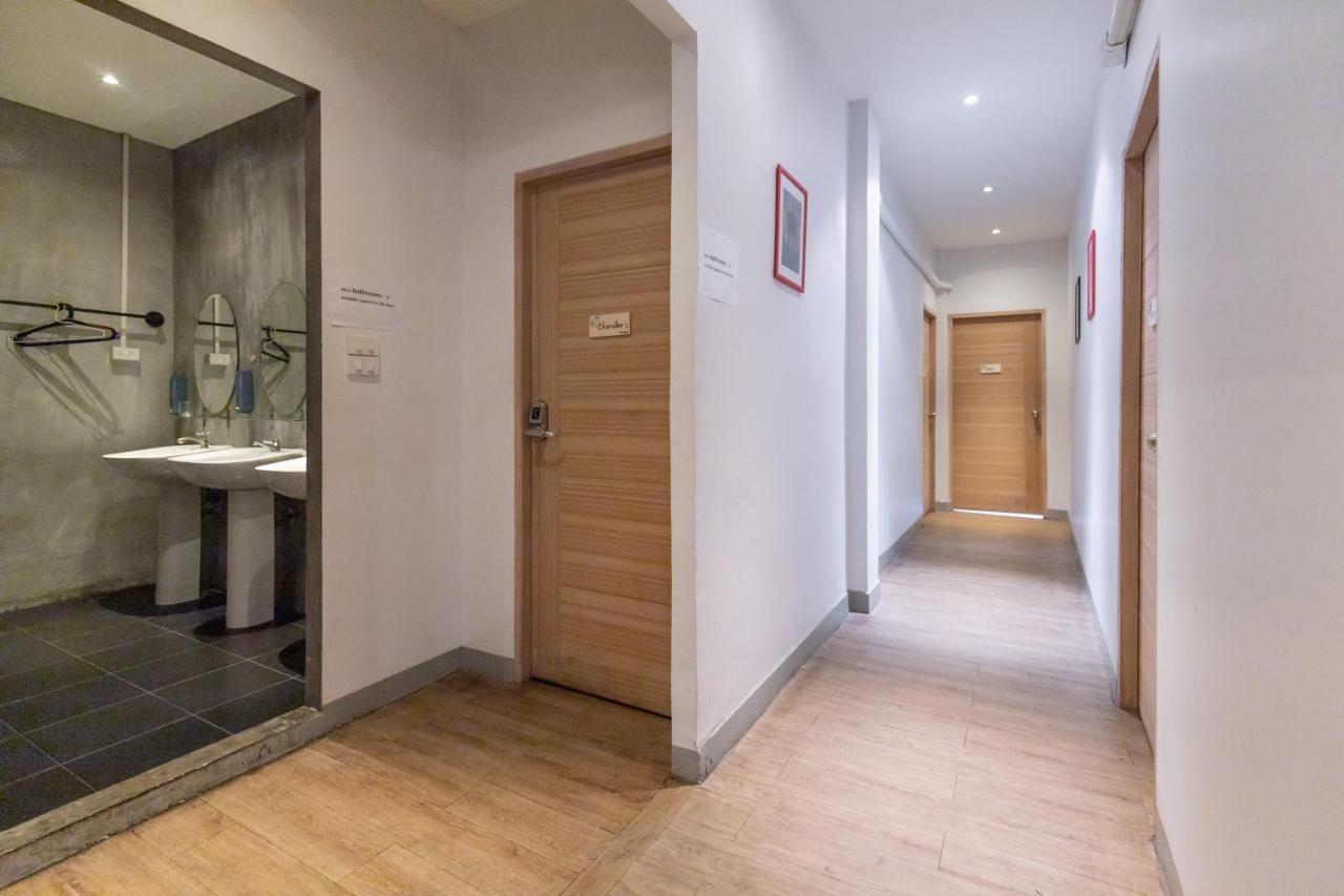 Folk Poshtel Silom Bed & Breakfast Bangkok Bagian luar foto